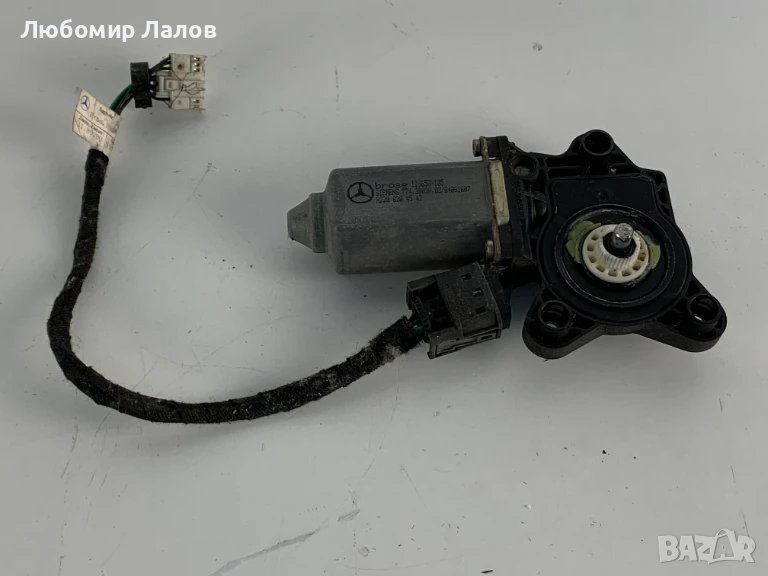 Предно дясно моторче стъклоповдигащ механизъм Mercedes-Benz W203 A2208204542, снимка 1