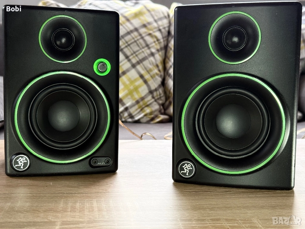 Mackie CR3 – компактни активни студийни колони, снимка 1