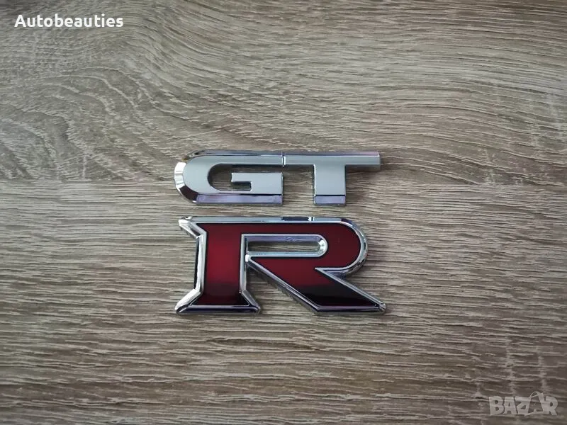Емблема Nissan GT-R сребристо с червено, снимка 1