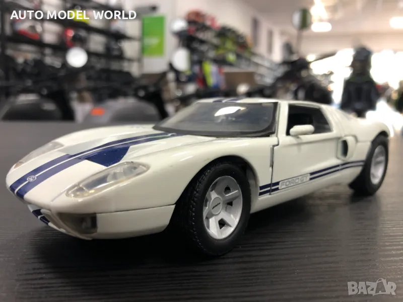 Чисто нова метална колекционерска количка FORD GT 1:24 мащаб, снимка 1