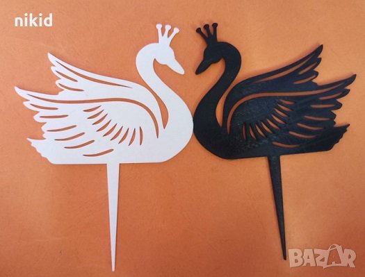 Бял Черен голям лебед с корона пластмасов топер украса табела за торта, снимка 1