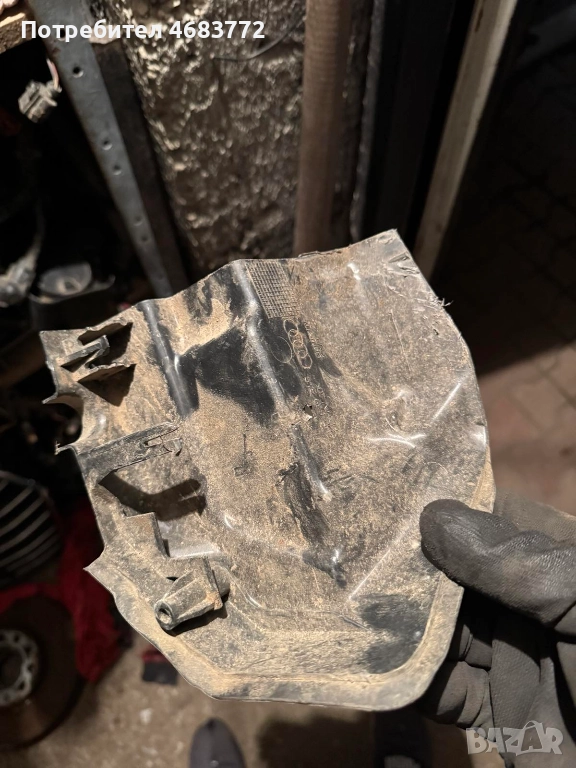 Предпазна пластмаса на ключалката на задна дясна врата на Ауди Audi A8 D4 H4 само за 10лв. 4h0839349, снимка 1