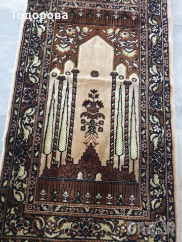 Молитвено килимче, снимка 1 - Антикварни и старинни предмети - 42672343
