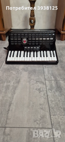 Акордеон Royal Standart Meteor 80 баса, снимка 4 - Акордеони - 52296862