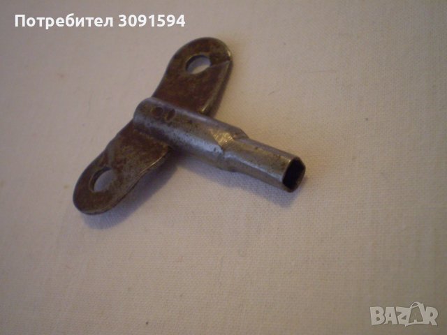 Антикварен ключ за стенен часовник, снимка 1