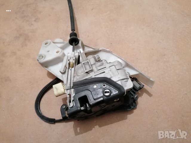 VW Passat 6 заключващ механизъм врата Пасат 6 брава задна, снимка 3 - Части - 39365181
