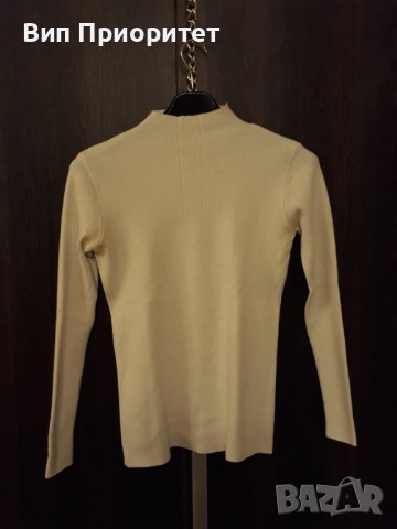 Бяла плетена блузка дълъг ръкав, по врата, по тялото е 1 съдържа еластан, с емитация на копчета , снимка 1 - Блузи с дълъг ръкав и пуловери - 37414762