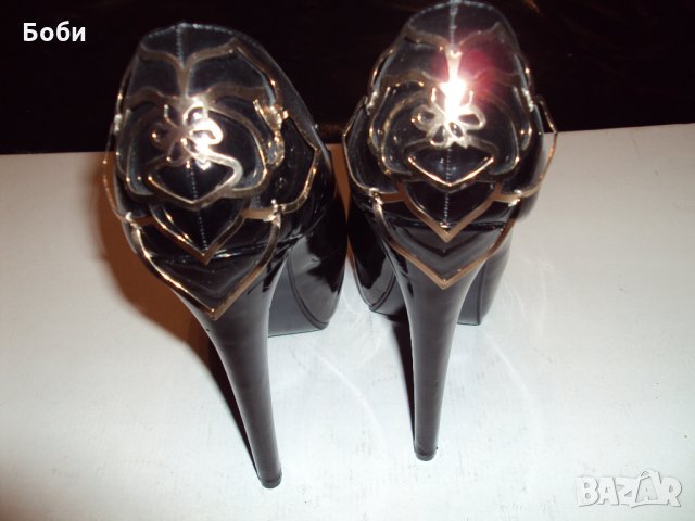 Черни лачени обувки с метална украса , снимка 5 - Дамски обувки на ток - 29922120