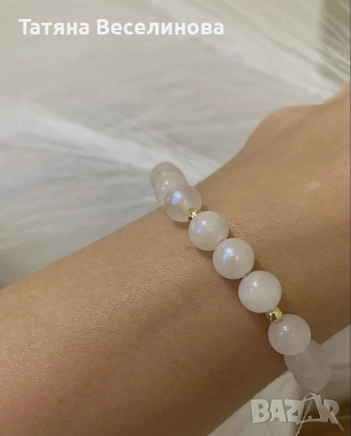 Гривна от лунен камък и позлатени елементи, снимка 3 - Гривни - 53279602