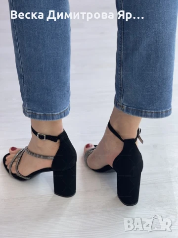 Грациозни дамски сандали с ток и бляскави елементи, снимка 2 - Сандали - 51193982