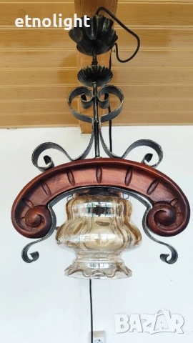 Красив старинен полилей съчетание от дървени елементи,ковано желязо и стъкленица 