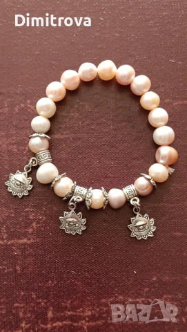 Гривна с перли и метални висулки