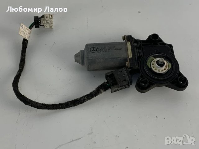Предно дясно моторче стъклоповдигащ механизъм Mercedes-Benz W203 A2208204542