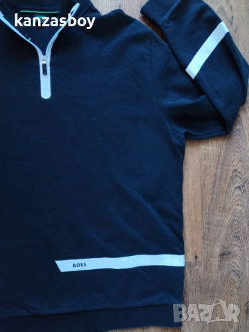 hugo boss green mens logo stripe zip-neck - ГОЛЯМА мъжка блуза 5ХЛ КАТО НОВА, снимка 9 - Спортни дрехи, екипи - 52829075