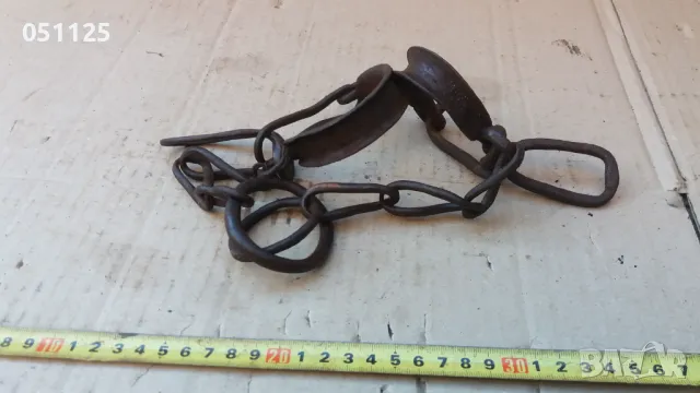 масивни ковани възрожденски окови, белезници, пранги , снимка 5 - Антикварни и старинни предмети - 47906637