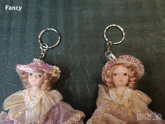 Порцеланови кукли ключодържатели, снимка 3 - Антикварни и старинни предмети - 49170835