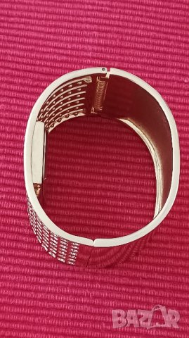 Дамски часовник гривна Charles delon. , снимка 2 - Дамски - 42030044