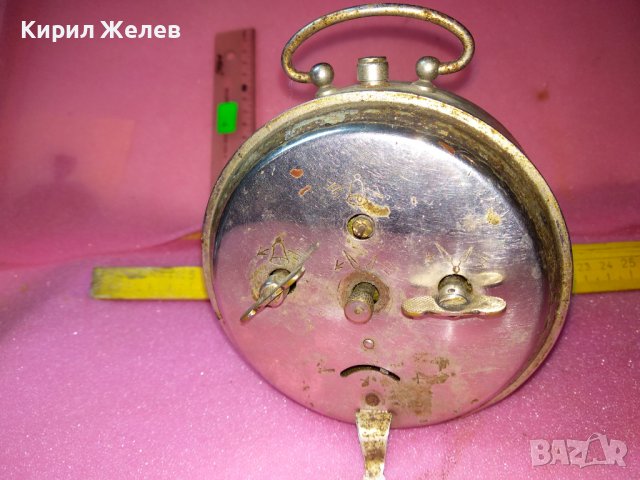 РОДИНА Стар КОЛЕКЦИОНЕРСКИ МЕХАНИЧЕН БЪЛГАРСКИ БУДИЛНИК РАНЕН СОЦ 43679, снимка 4 - Антикварни и старинни предмети - 44464047
