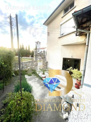 Двуетажна къща с търговска част в град Гълъбово, снимка 4 - Къщи - 54135899