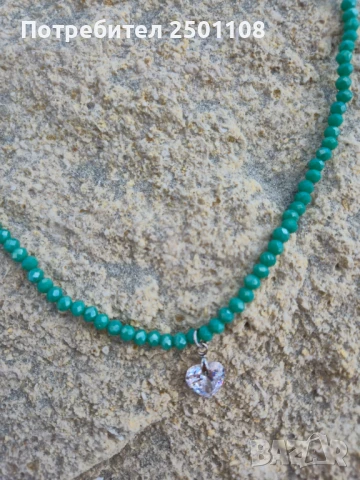 Колие от кристални мъниста с висулка кристално сърце