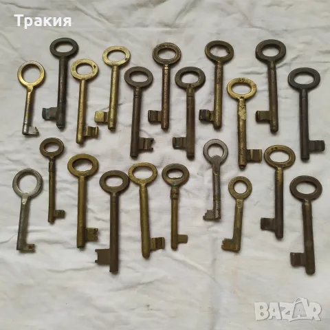 21 броя стари бронзови ключове 