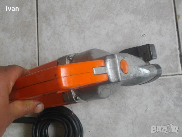 Руски Електрически:Ножица Рязане Ламарина 2,5-3мм/Ръчен Циркуляр ф200мм-1150 Вата-Рязане 65мм-Масивн, снимка 17 - Други инструменти - 40714359