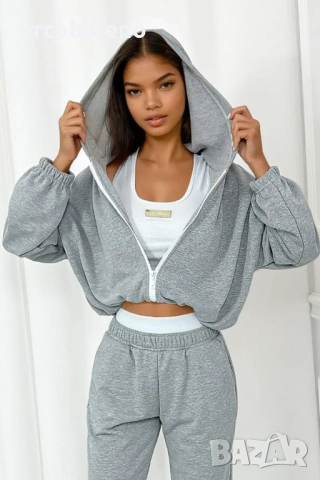 Дамски комплект анцуг Gloria, суитшърт и 7/8 панталон, 3цвята , снимка 10 - Комплекти - 51625457