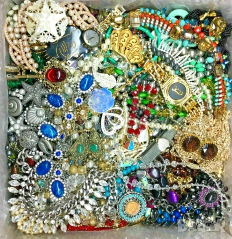 Винтидж бижута на килограм – второ качество, съкровища от миналото за творци и ценители!, снимка 3 - Бижутерийни комплекти - 51228948