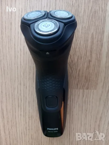 Електрическа самобръсначка Philips Series 1000 / С тример / Несесер + Зарядно / Нова