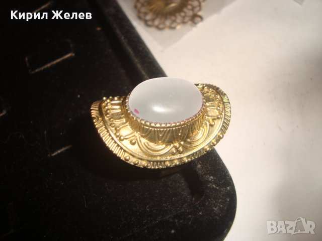 ПОЗЛАТЕН РЕТРО АРТ ПРЪСТЕН с ГОЛЯМ ПОЛИРАН ЛУНЕН КАМЪК с ЕФЕКТ КОТЕШКО ОКО 17092, снимка 8 - Пръстени - 31247210