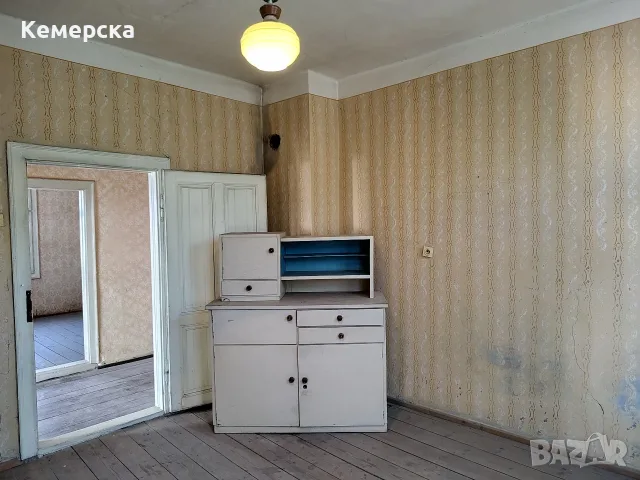 Продава едноетажна къща заедно с 2/3 ид.ч от двора в широк център, снимка 6 - Къщи - 55884742