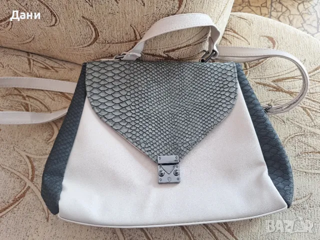 Дамска чанта с една преграда и джобче