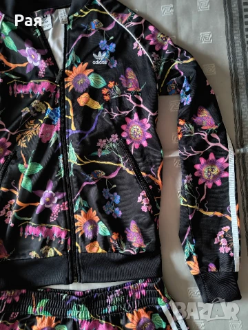 Дамски комплект Adidas Women's FLORAL Track + къси панталонки, снимка 5 - Комплекти - 50670492