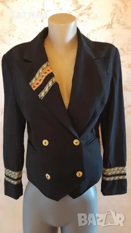Черно сако със златна нишка