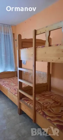 Продавам двуетажно + единично легло масив с нови неразопаковани матраци