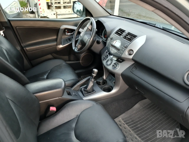 Тойота Рав 4 2.2 D4D, снимка 7 - Автомобили и джипове - 54186441