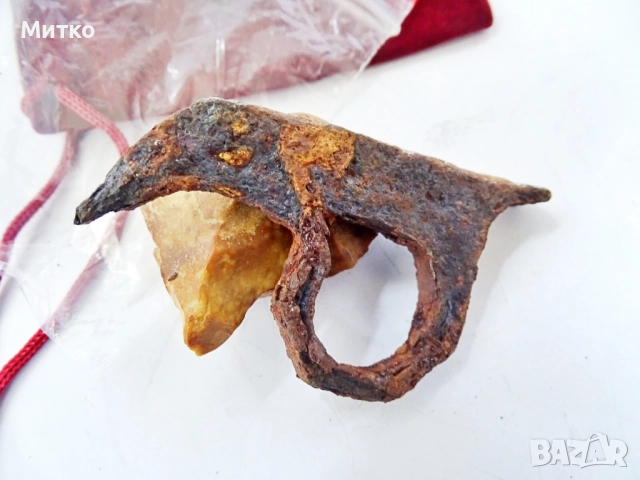 Стар чакмак огниво, кремък в велурена кесия 1, снимка 3 - Антикварни и старинни предмети - 52581803