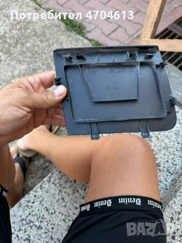 Десен декоративен капак на 5-та врата на Vw Touran само за 10Eur. 1t0867658, снимка 2 - Части - 53116834