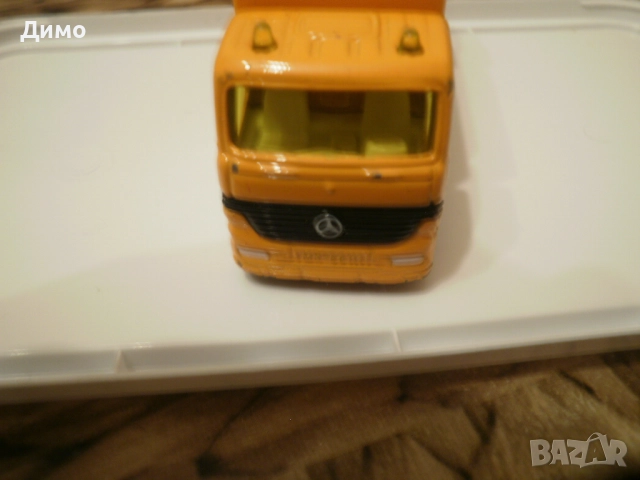 Siku сметовоз на Мерцедес - метално камионче , снимка 2 - Коли, камиони, мотори, писти - 52180923