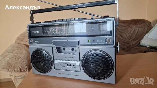 Радиокасетофон Universum de Luxe, снимка 2 - Радиокасетофони, транзистори - 52208312