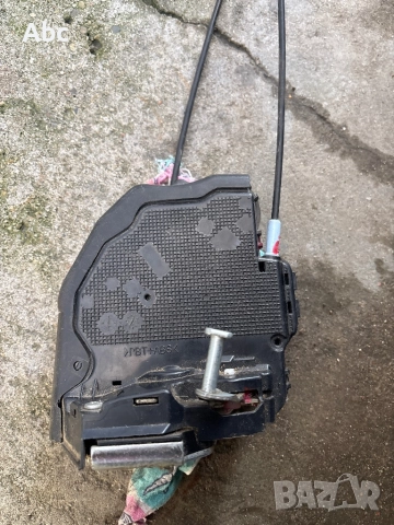 Задна дясна брава Тойота Авенсис т25, снимка 2 - Части - 52511255