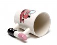 Код 89752 Забавна керамична чаша с дръжка - червило и принт на дамска козметика, снимка 3