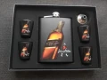 Подаръчен комплект манерка и чаши Johnnie Walker, снимка 1