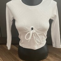 Бяла къса с връзки , снимка 1 - Блузи с дълъг ръкав и пуловери - 40083167
