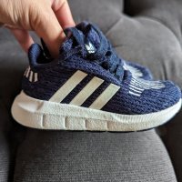 Маратонки Adidas Swift Run, 22 номер, снимка 2 - Детски маратонки - 42823719