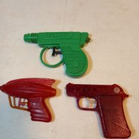 Стара играчка от соца воден пистолет , снимка 1 - Колекции - 39885957