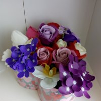 Голям букет с ароматни цветя от сапун в кутия сърце, снимка 4 - Декорация за дома - 31587295