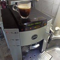 Кафеавтомат Jura F90 работи отлично и прави хубаво кафе с каймак , снимка 2 - Кафемашини - 42848593