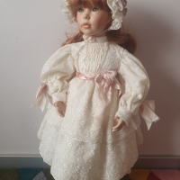 Английска порцеланова кукла Debra , снимка 2 - Колекции - 44527300