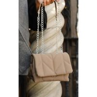 Дамска ватирана чанта в бежов цвят с клъч затваряне и дълга дръжк тип синджир, снимка 5 - Чанти - 44398762